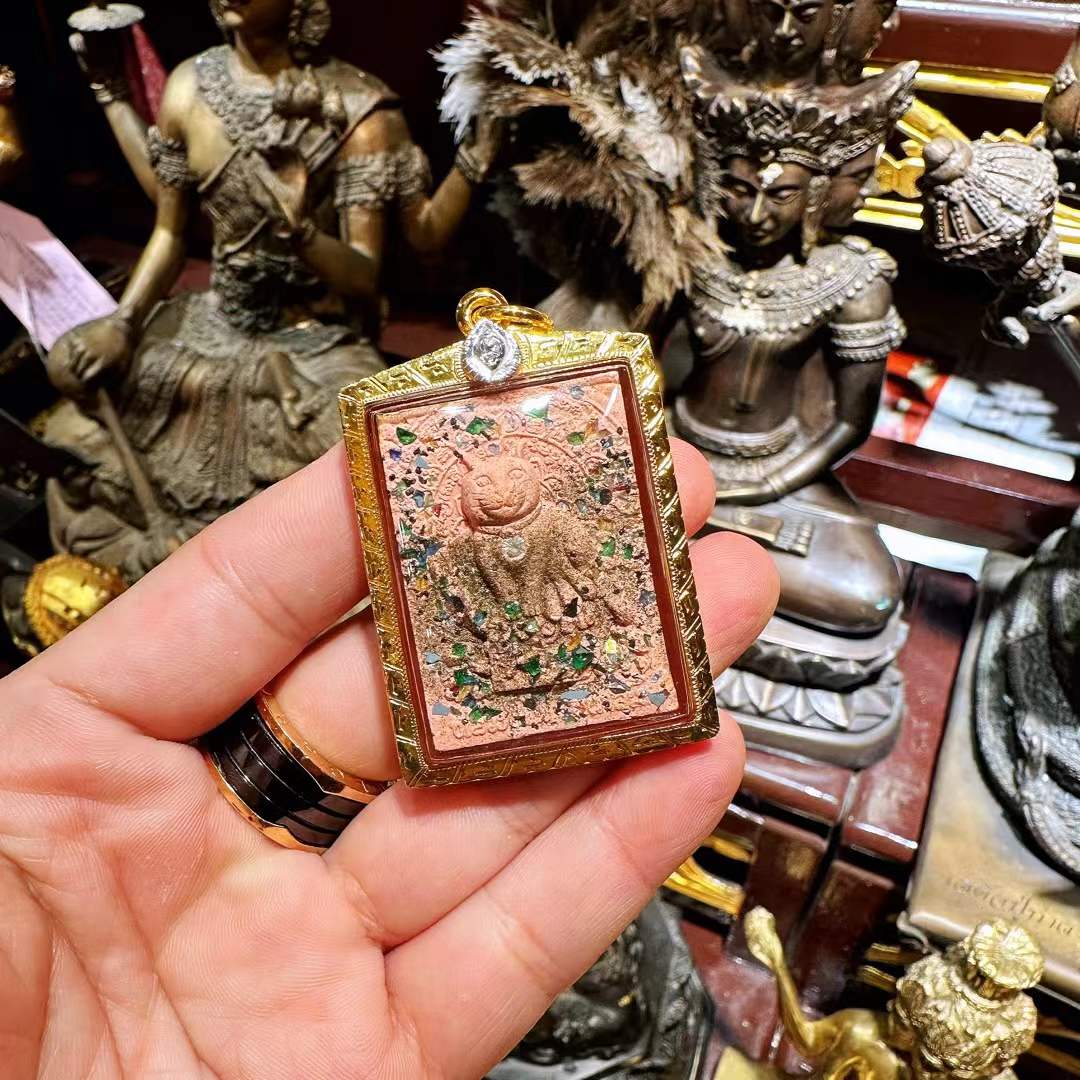 龙婆塔(thar)大师“老鼠吸猫奶”